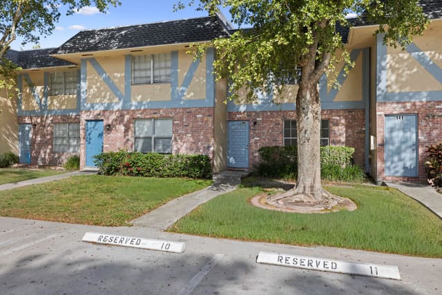 7503 Kimberly Boulevard 142, North Lauderdale, FL 33068