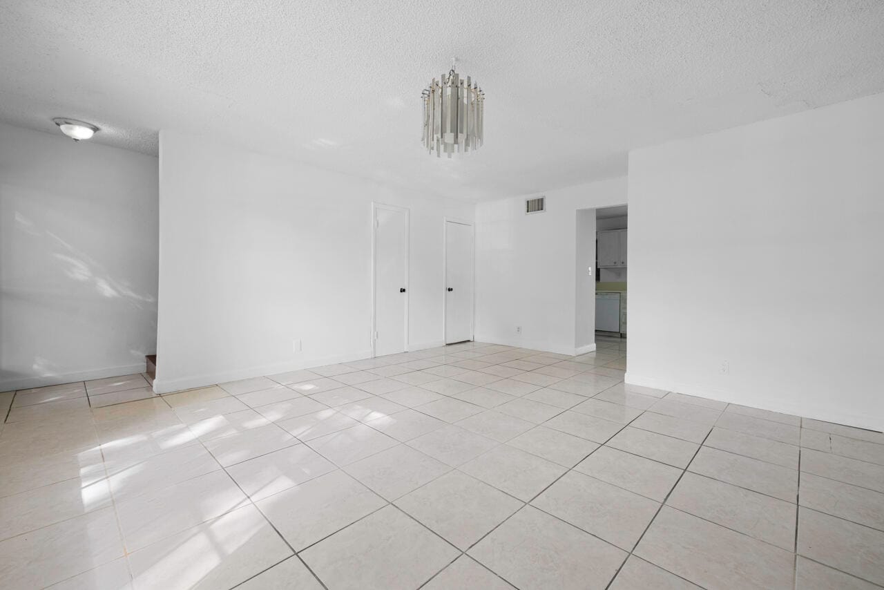 7503 Kimberly Boulevard 142 — photo 3