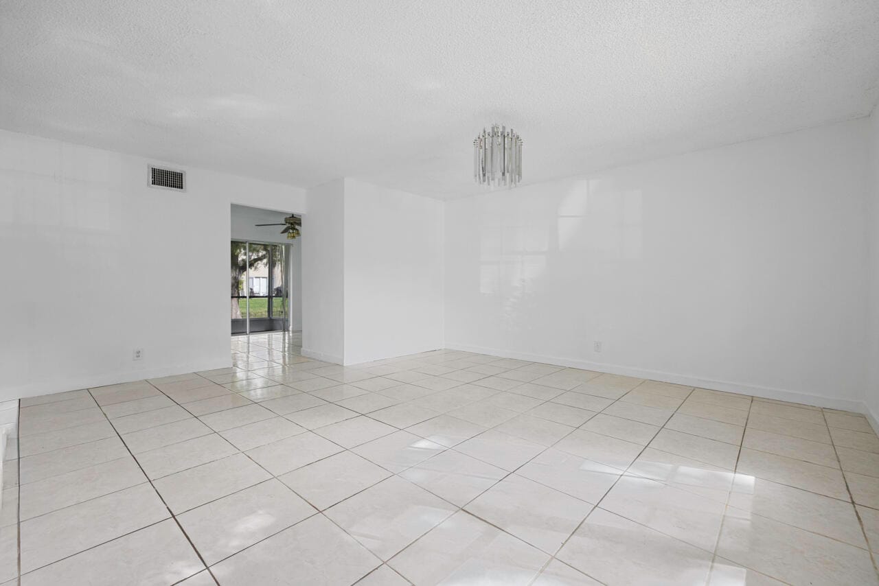 7503 Kimberly Boulevard 142 — photo 4