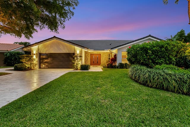 4911 Pineview Circle, sold in Seagate Golf At The Hamlet, Delray Beach, FL