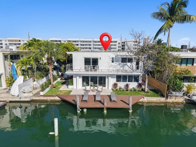 7286 Gary Avenue, sold in Park View Island, Miami Beach, FL