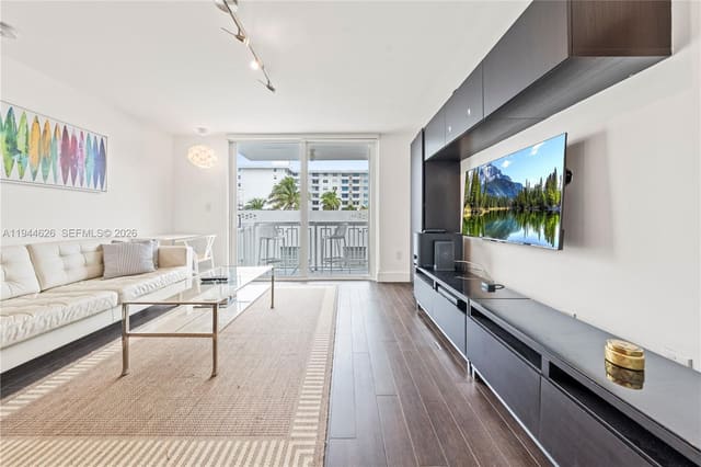 401 Ocean Drive 523, sold in The Presidential Condo, Miami Beach, FL