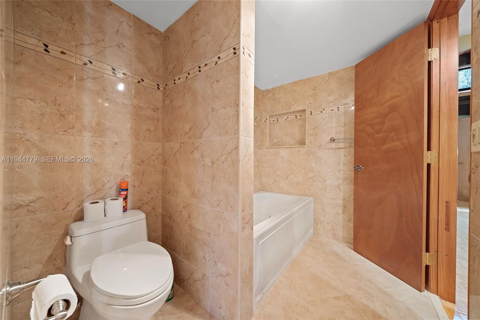 19432 NE 26th Avenue 92D, Miami, FL 33180 photo 26