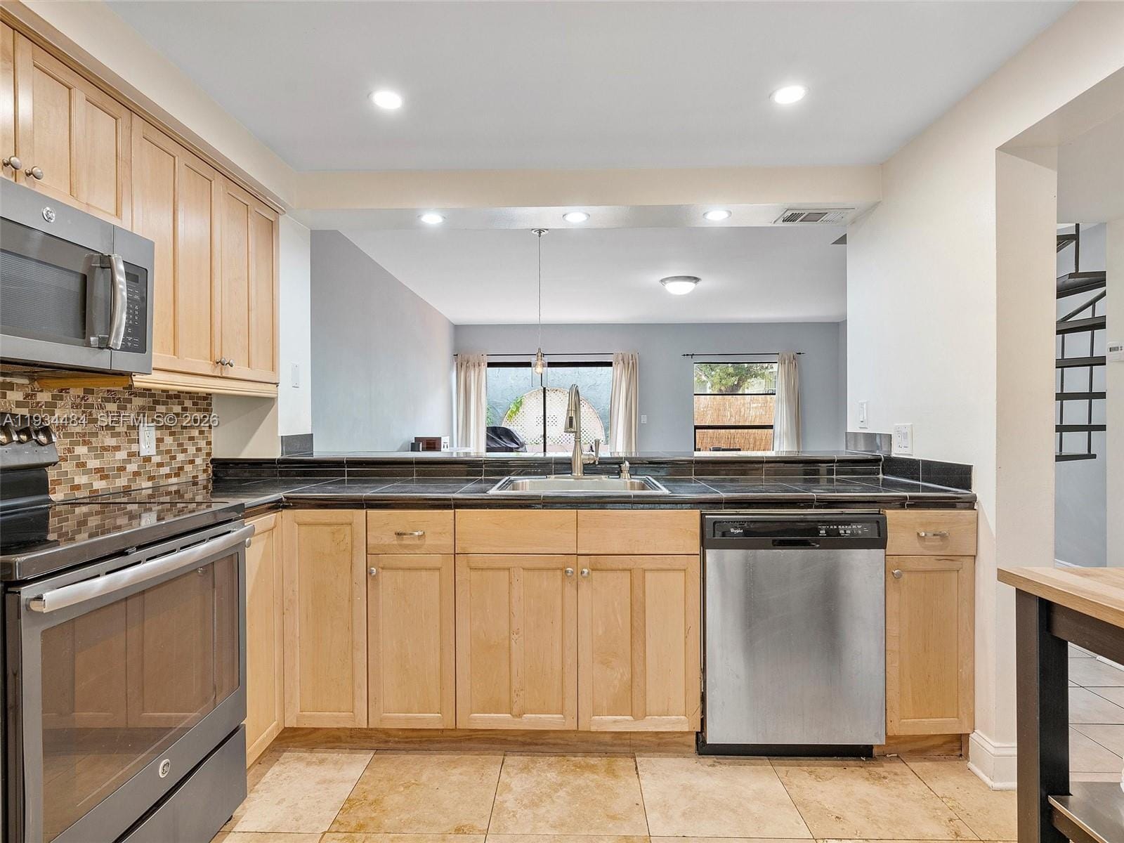 515 NE 38th Street 10 — photo 11