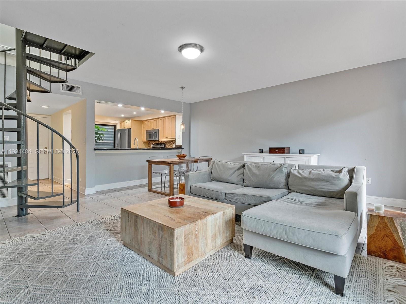 515 NE 38th Street 10 — photo 3