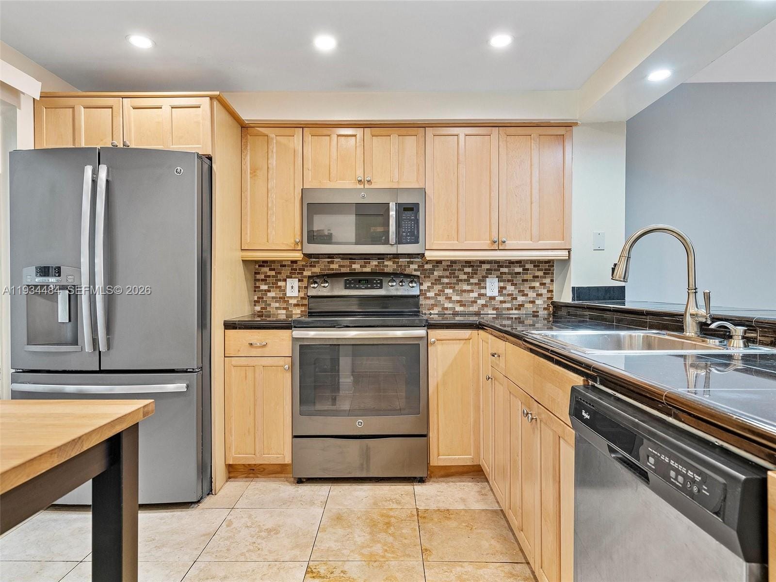 515 NE 38th Street 10 — photo 10