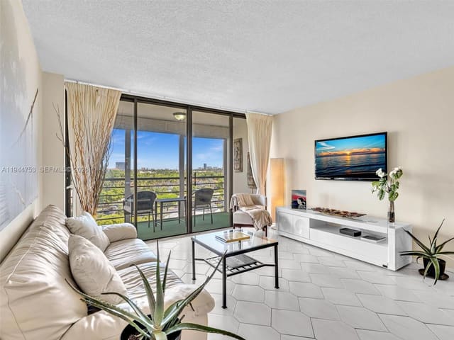 20400 W Country Club Drive 817, sold in Biscaya Iv Condo, Aventura, FL