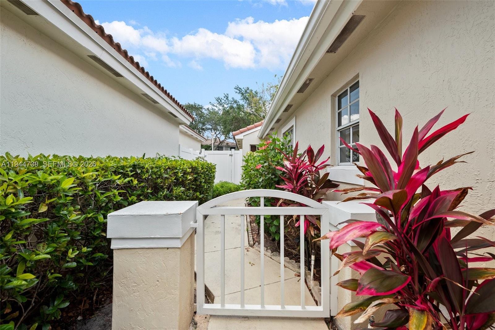 955 Azure Lane — photo 4