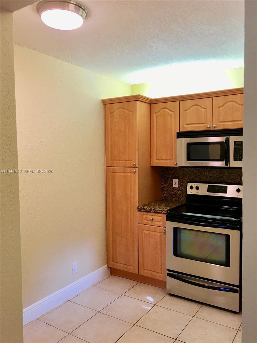 3818 Coral Tree Circle 3818 — photo 3