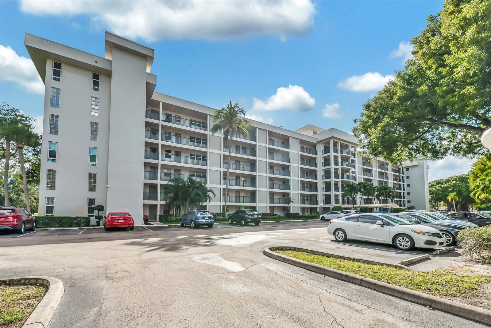 2600 S Course Drive 610 — photo 2