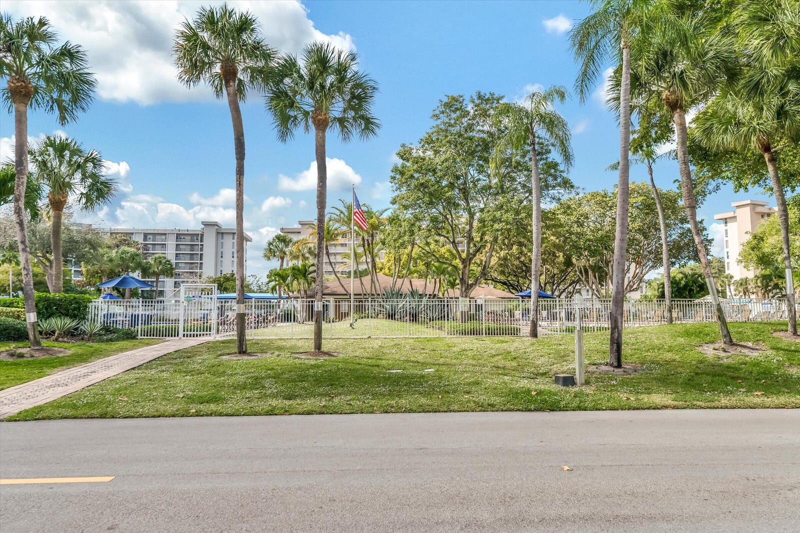 2600 S Course Drive 610 — photo 5