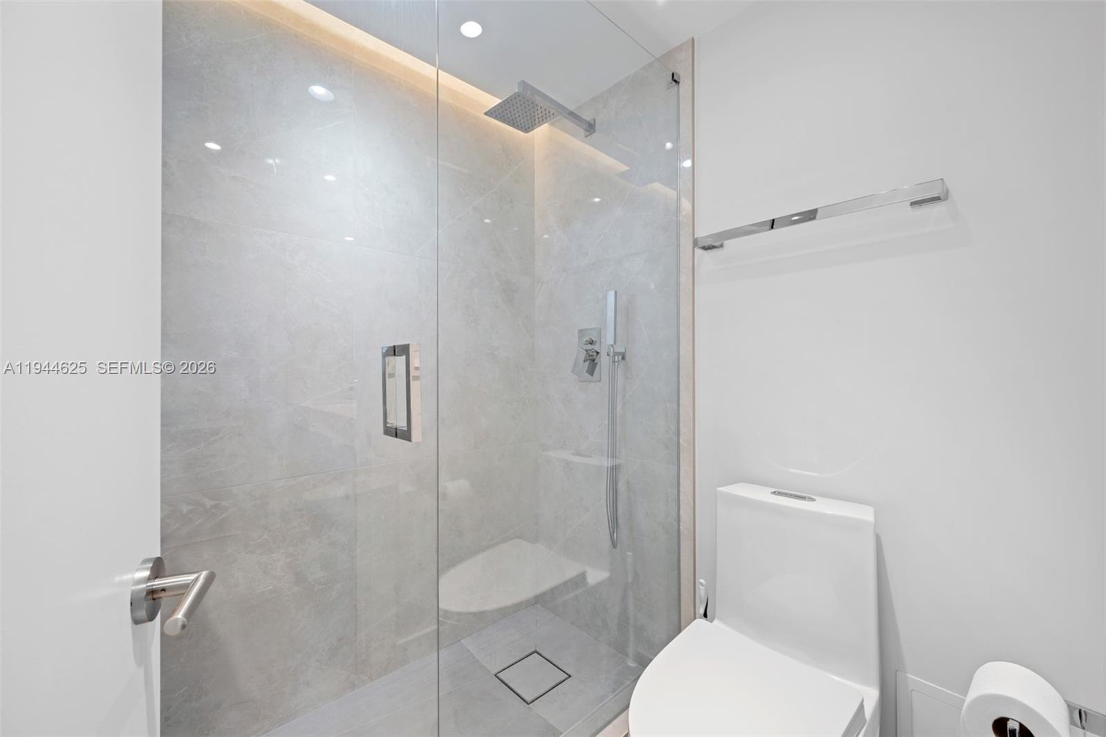 20505 E Country Club Drive 231, Aventura, FL 33180 photo 15