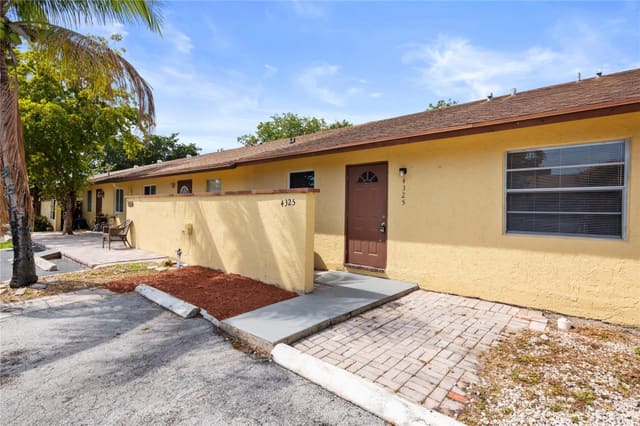 4325 NW 5th Avenue, sold in Lake Island, Deerfield Beach, FL