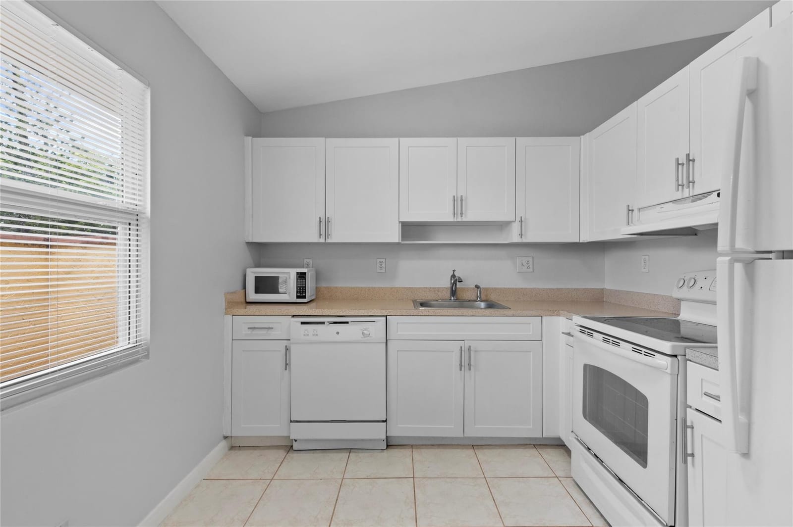 4325 NW 5th Avenue, Deerfield Beach, FL 33064 photo 2