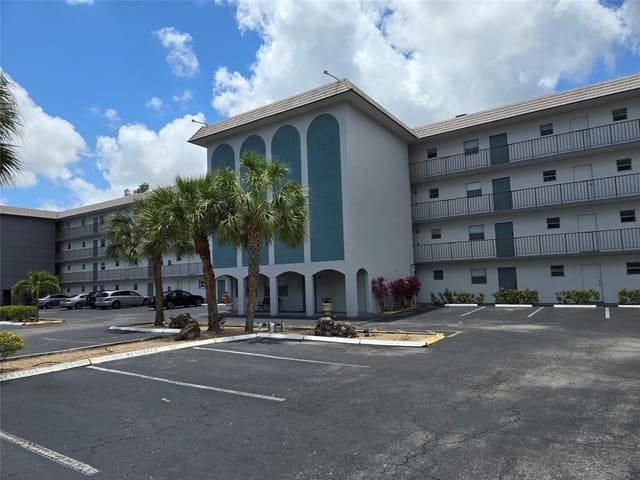 4311 Crystal Lake Drive 213, sold in Wincast Arms, Deerfield Beach, FL