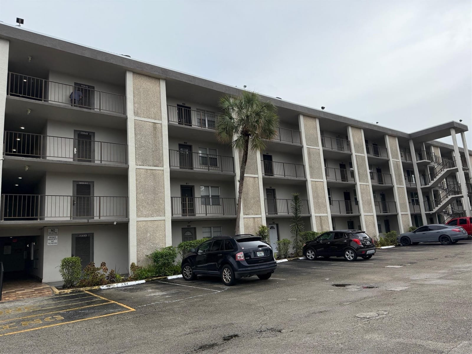 4898 NW 29th Court 409, Lauderdale Lakes, FL 33313