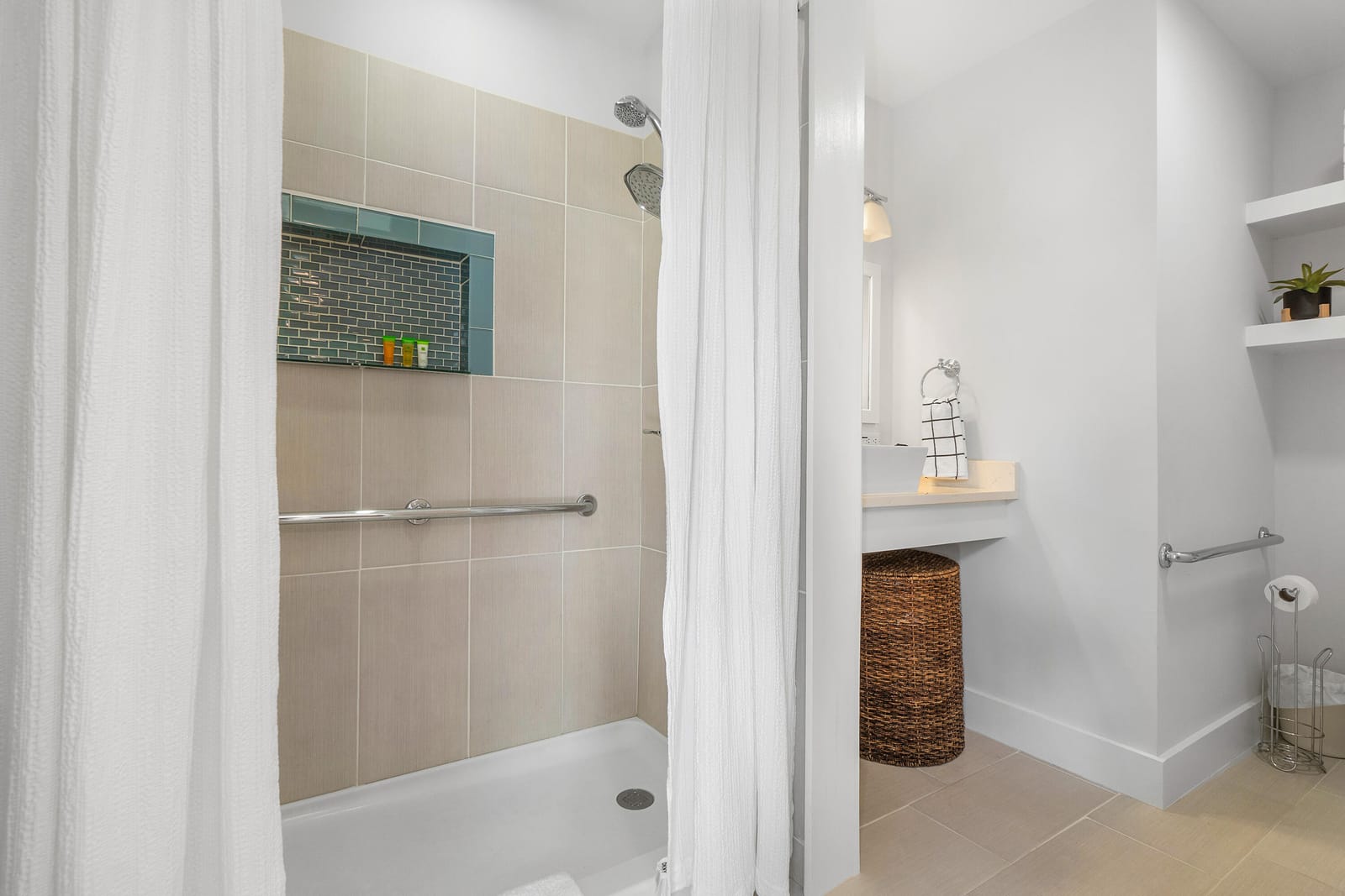 43 W Plumosa Lane Studio — photo 4