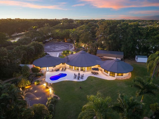 700 S Old Nob Hill Road, sold in Pebble Creek at Jacaranda, Plantation, FL
