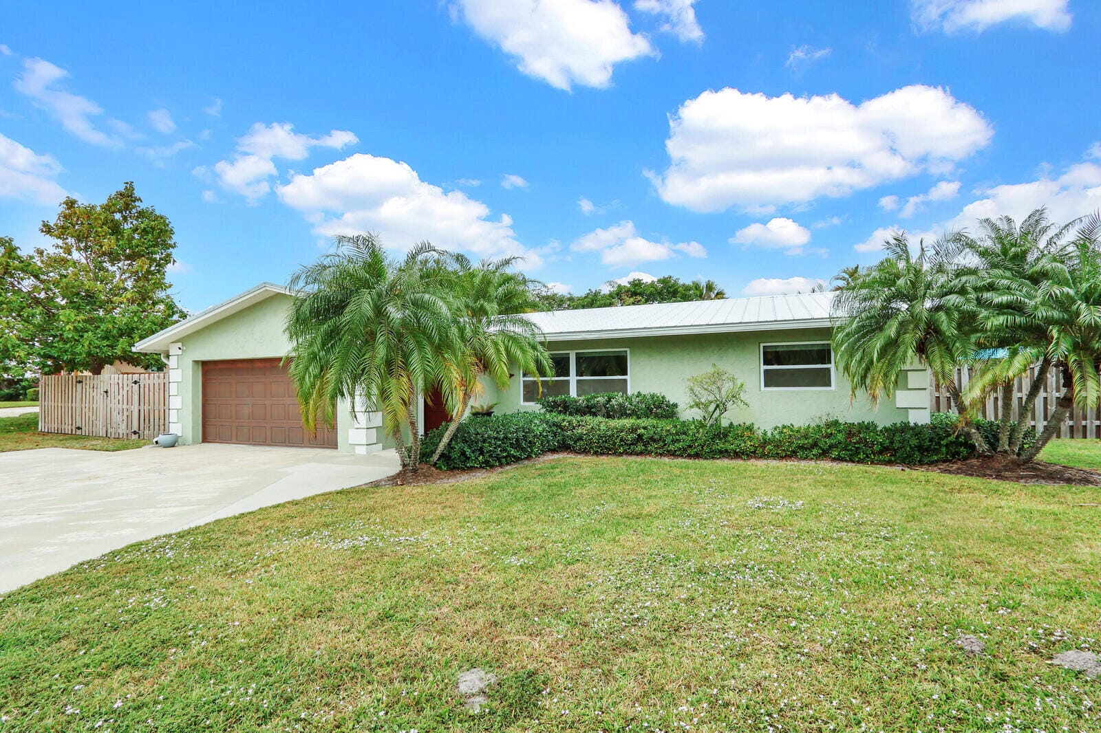 3035 SE Glasgow Drive — photo 2