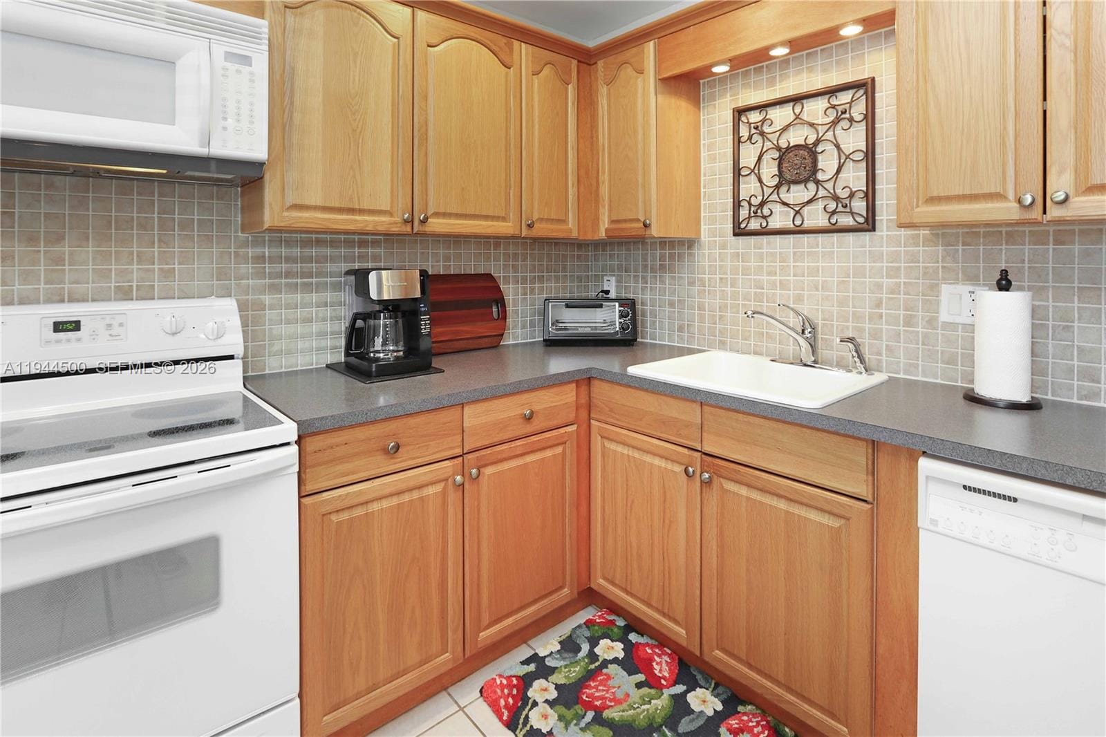 1425 Atlantic Shores Boulevard 110, Hallandale Beach, FL 33009 photo 17