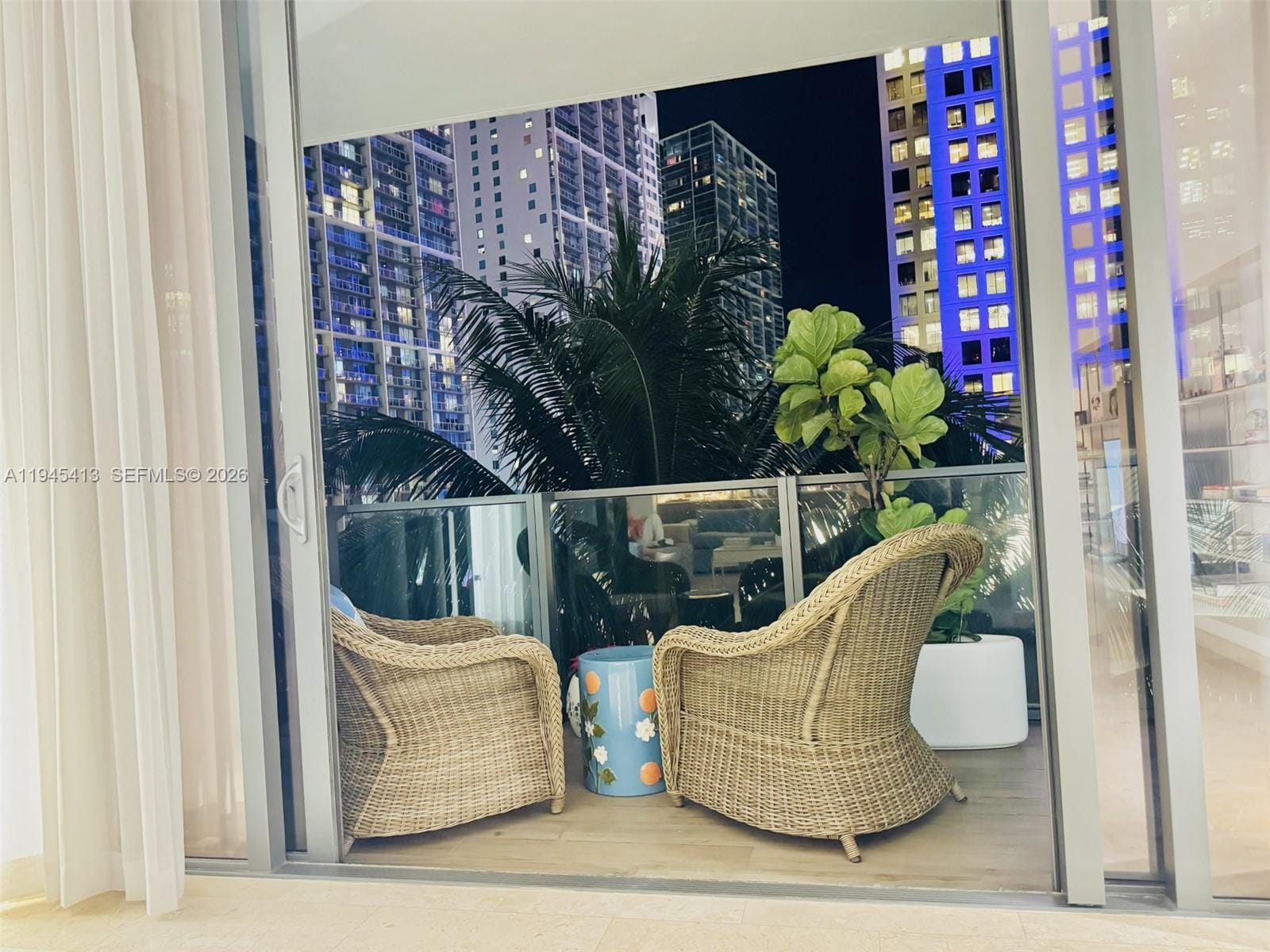 68 SE 6th Street 903, Miami, FL 33131 photo 2