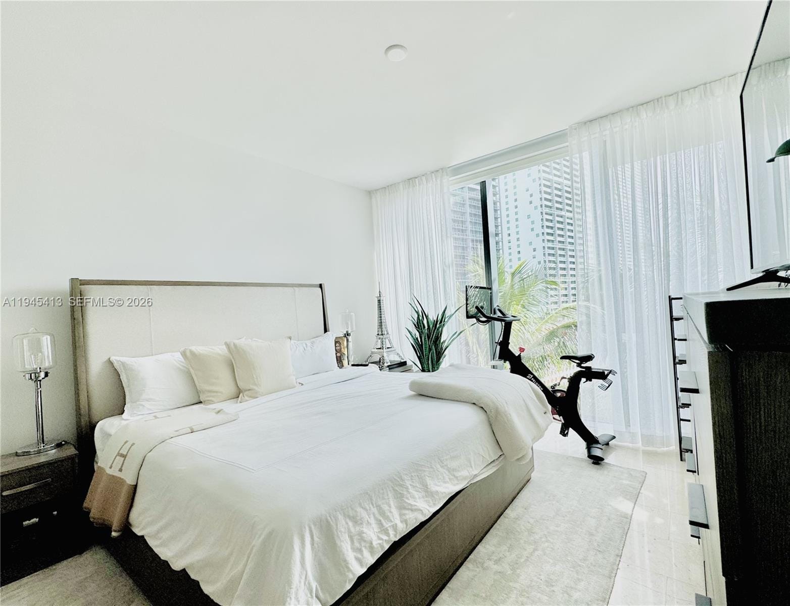 68 SE 6th Street 903, Miami, FL 33131 photo 12