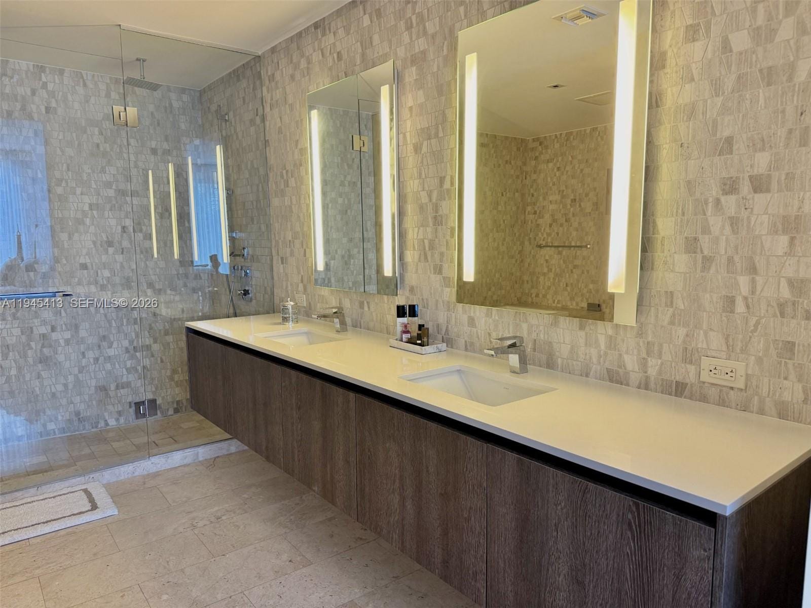 68 SE 6th Street 903, Miami, FL 33131 photo 13
