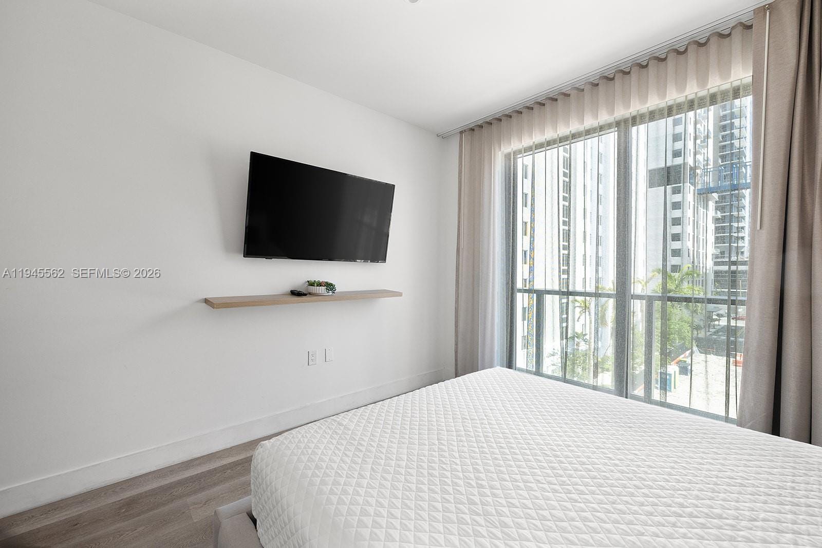 229 SW 9th Street 308 — photo 3