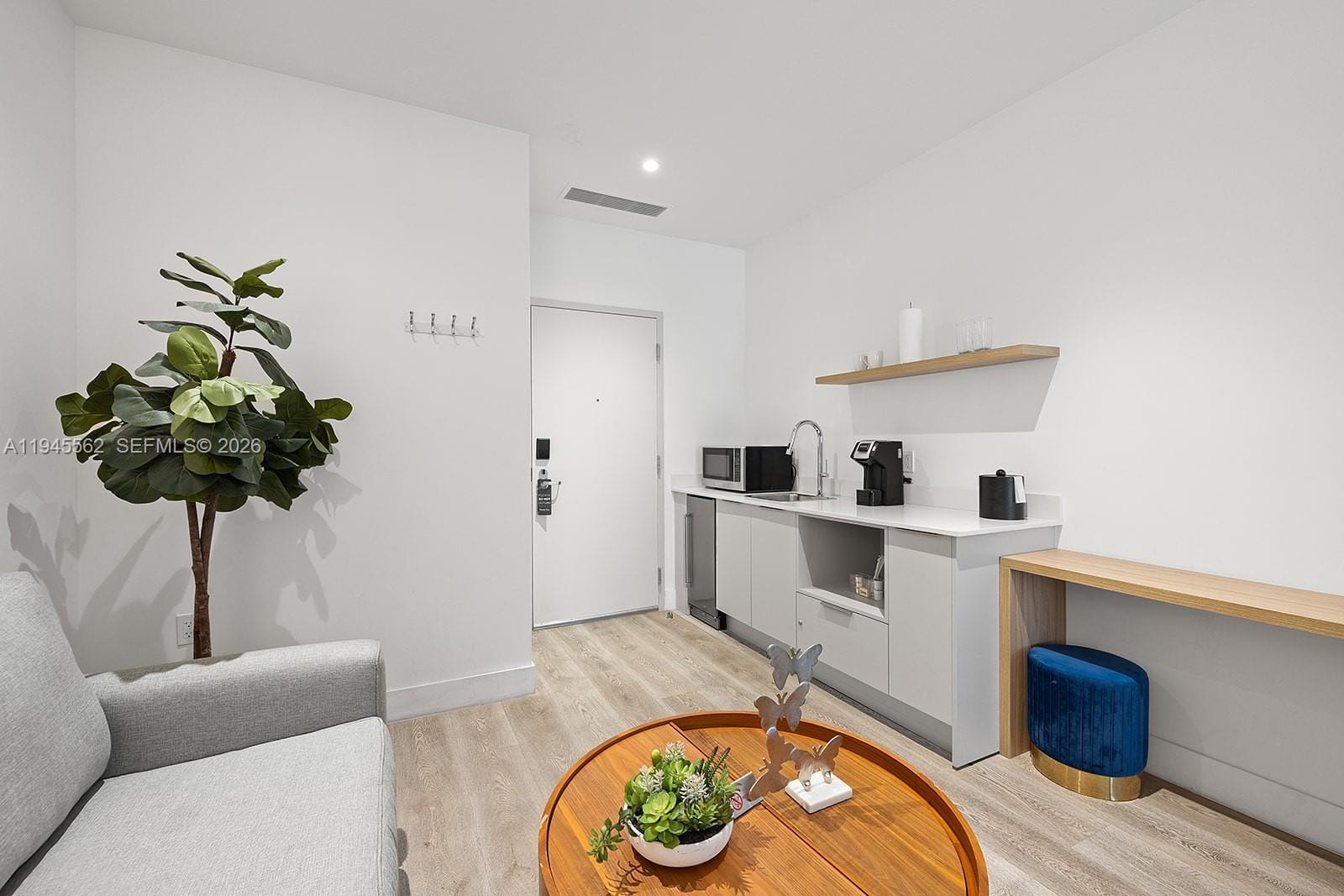 229 SW 9th Street 308 — photo 8