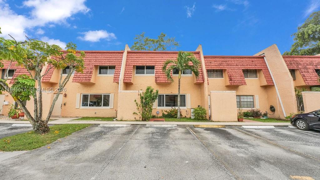 6 Spinning Wheel Lane, Tamarac, FL 33319, Tamarac