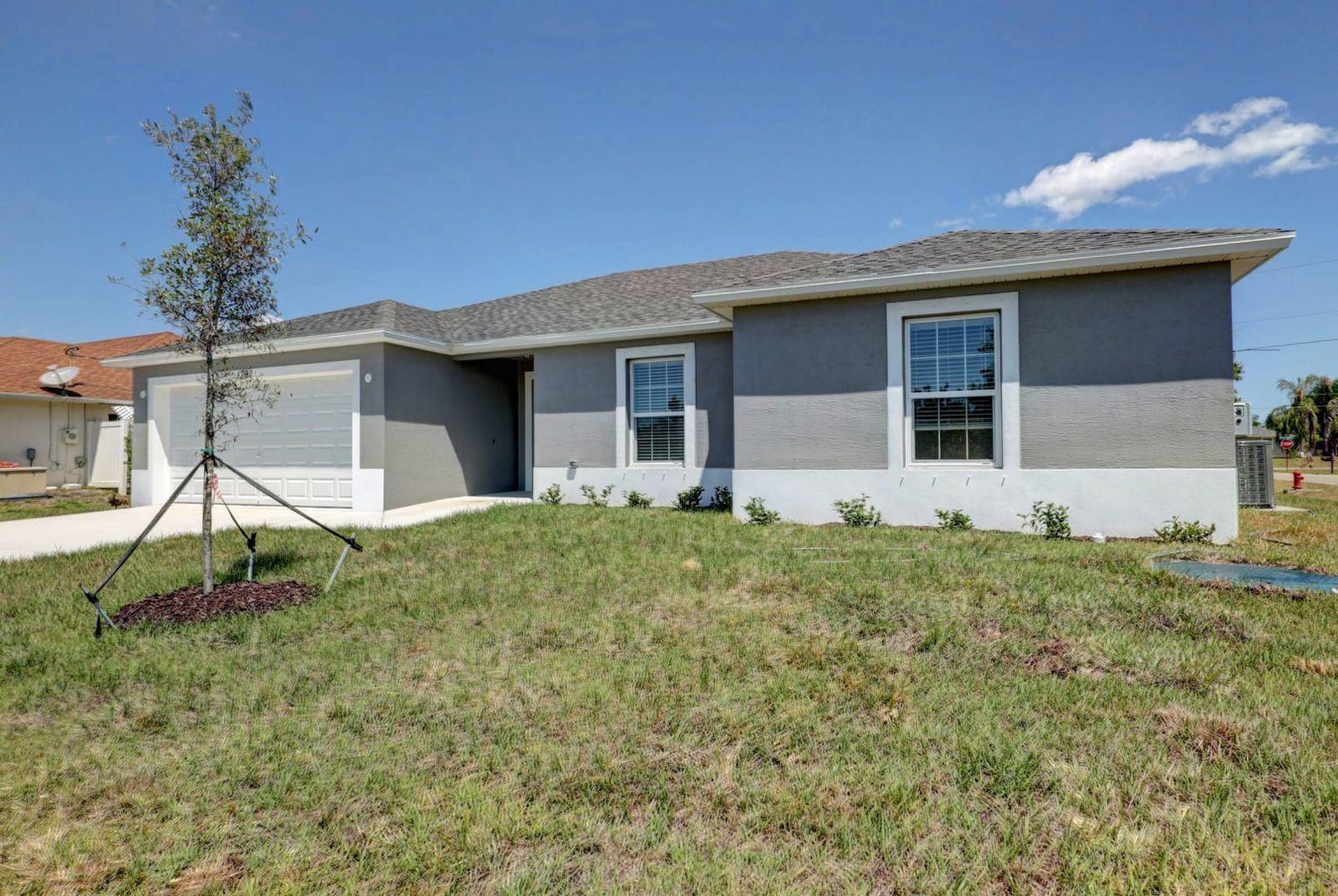 381 SW Todd Avenue — photo 3