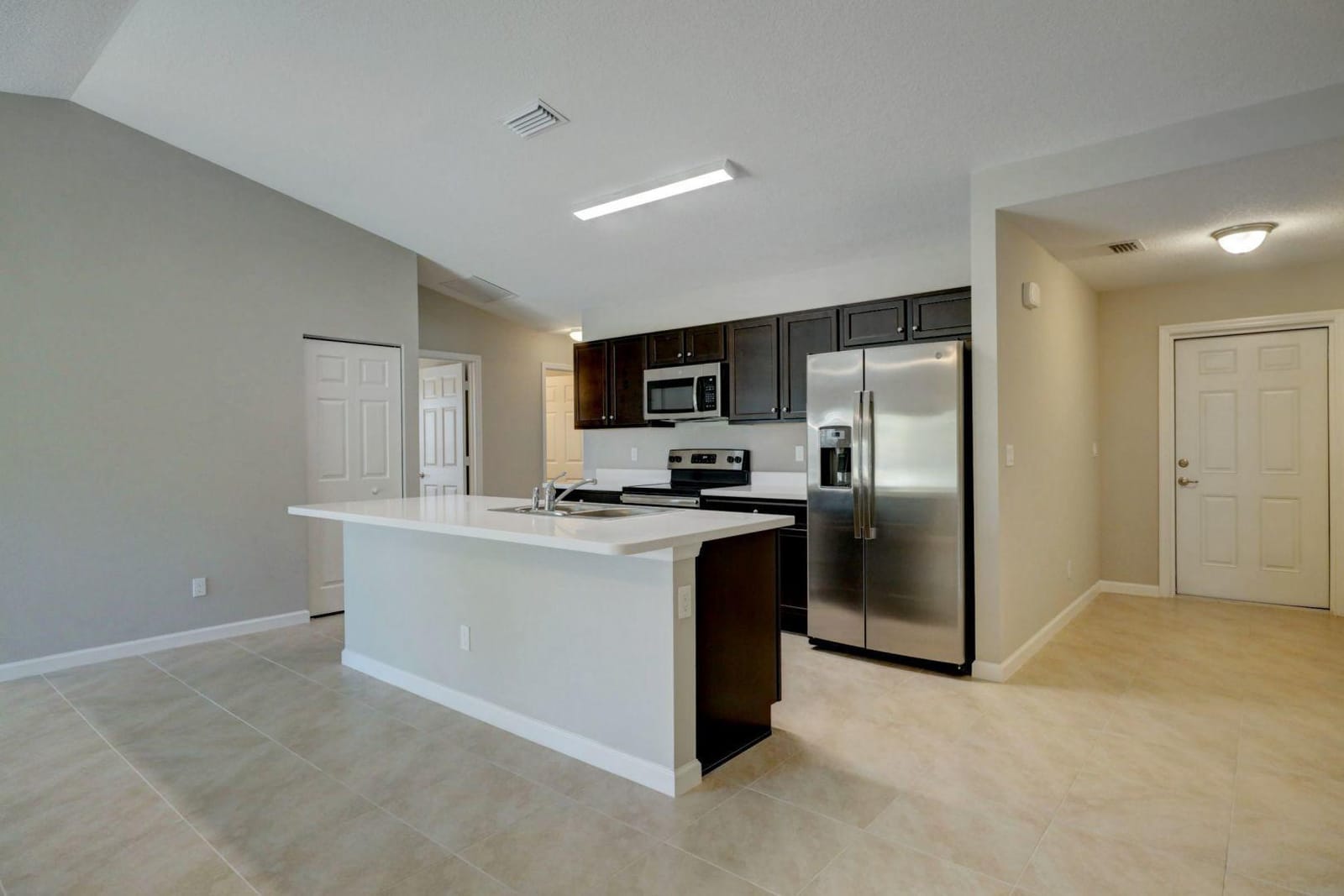 381 SW Todd Avenue — photo 4