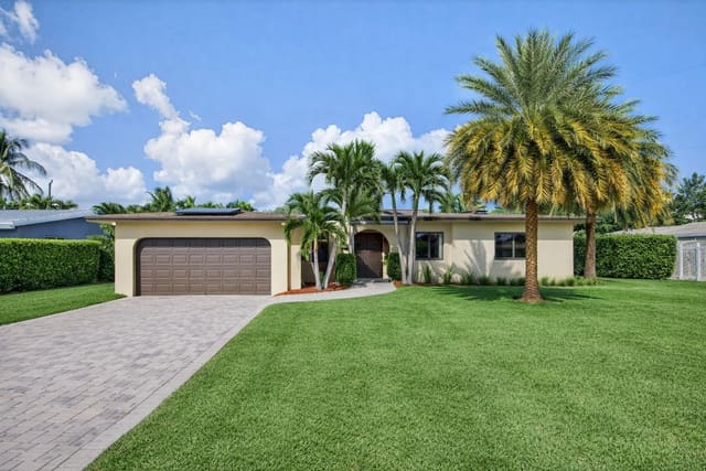 301 SE 8th Court, sold in Norwood, Pompano Beach, FL