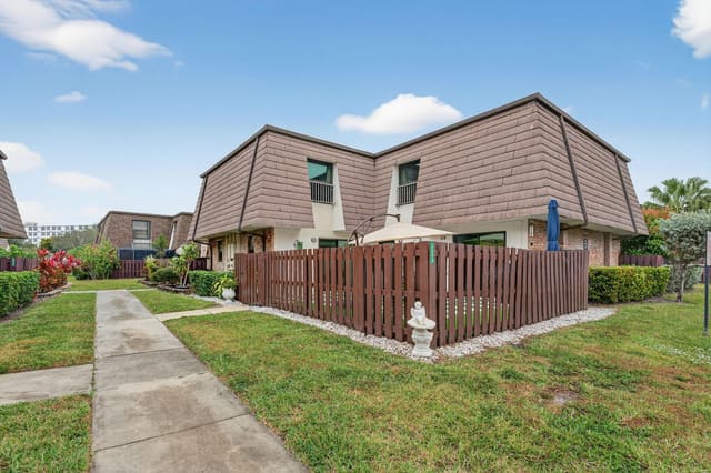 2692 NW 99th Avenue 2692, sold in Parkside, Coral Springs, FL