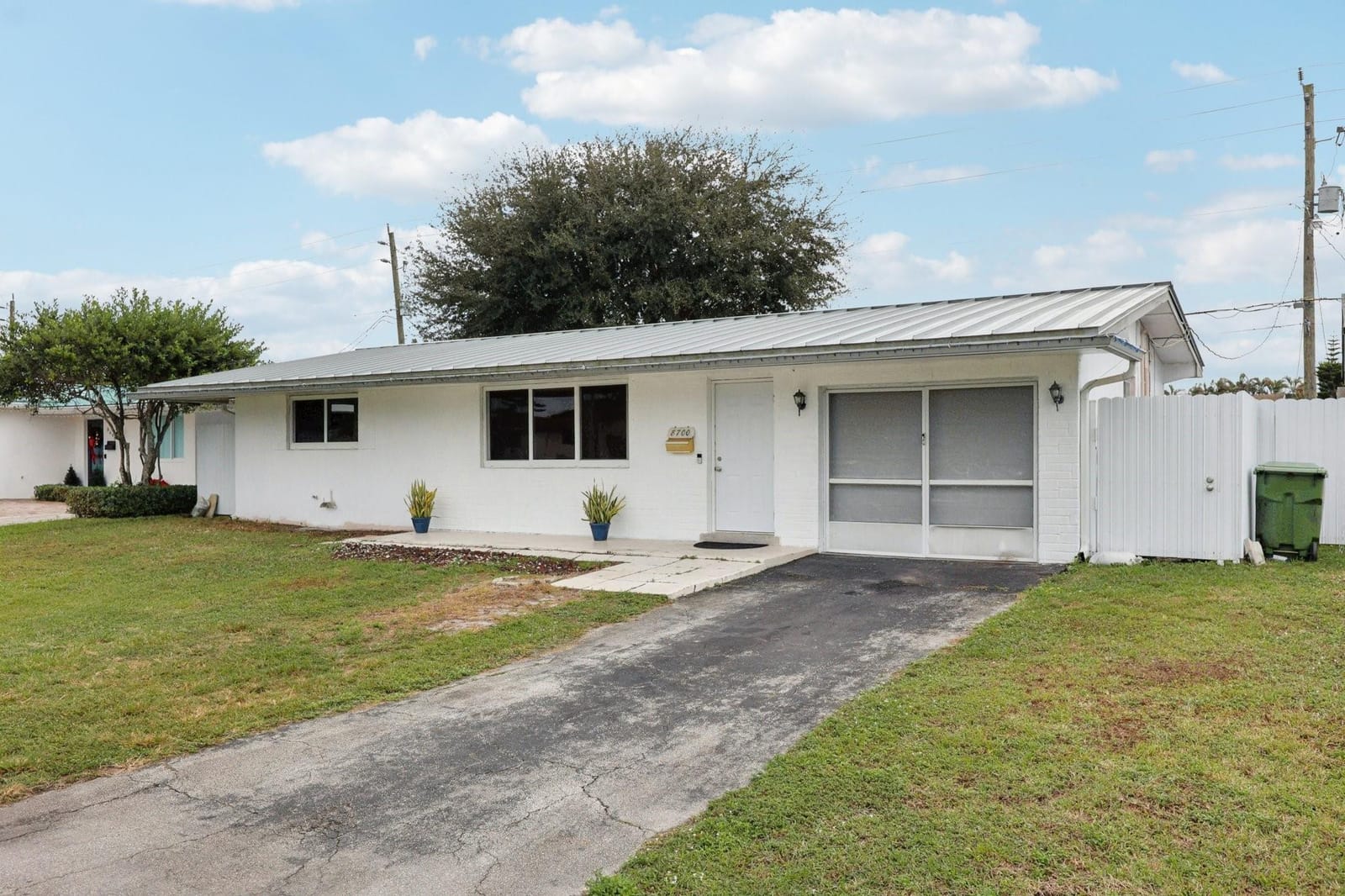 8700 NW 11th Street, Pembroke Pines, FL 33024