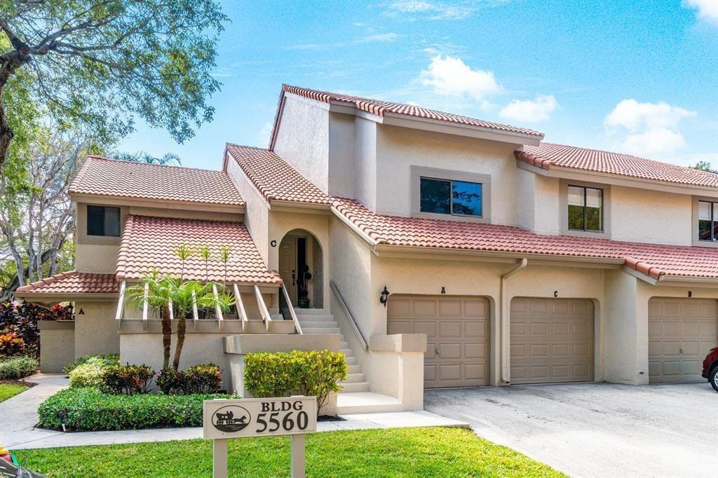 5560 Coach House Circle C — photo 2