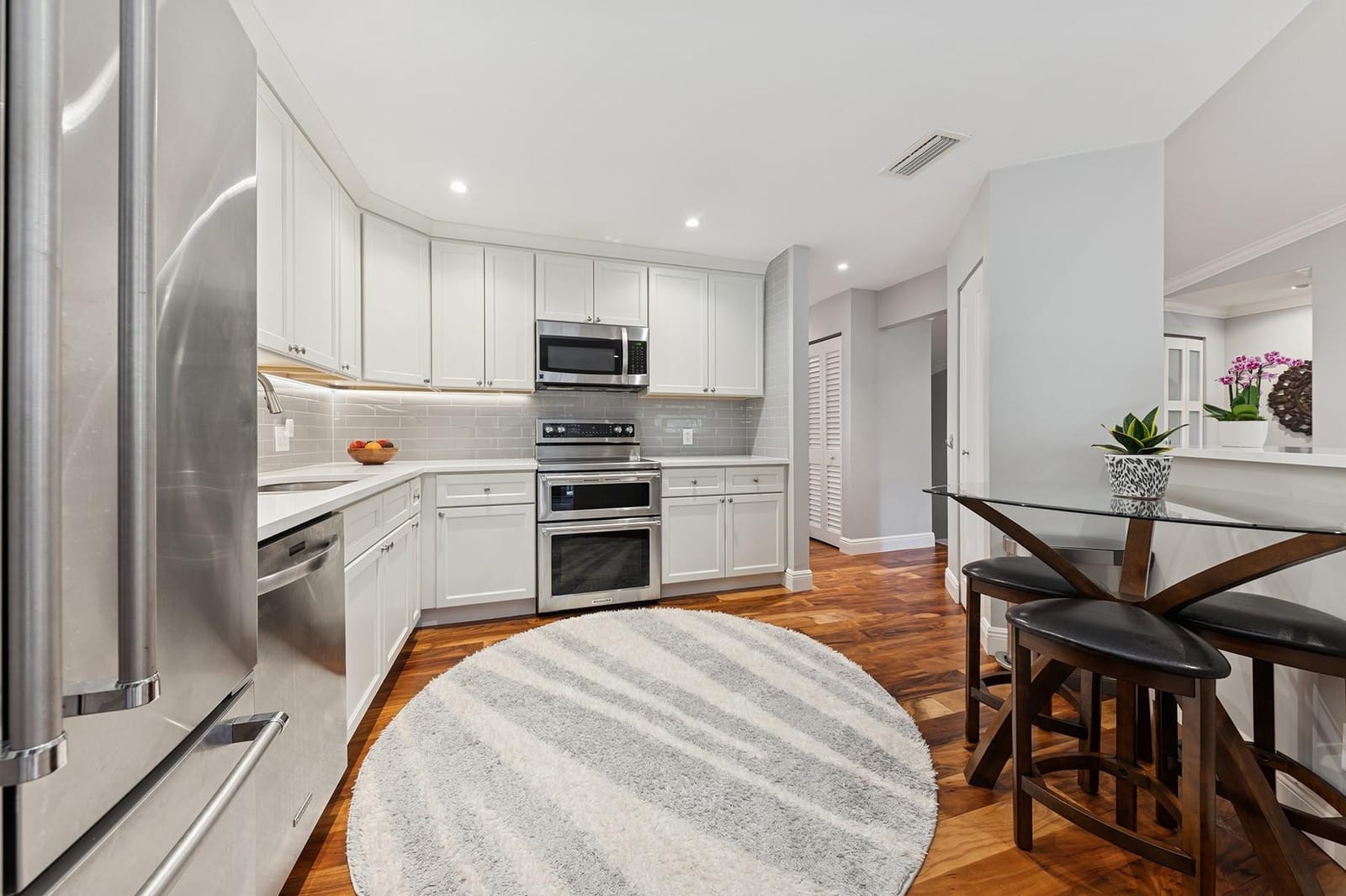5560 Coach House Circle C — photo 10