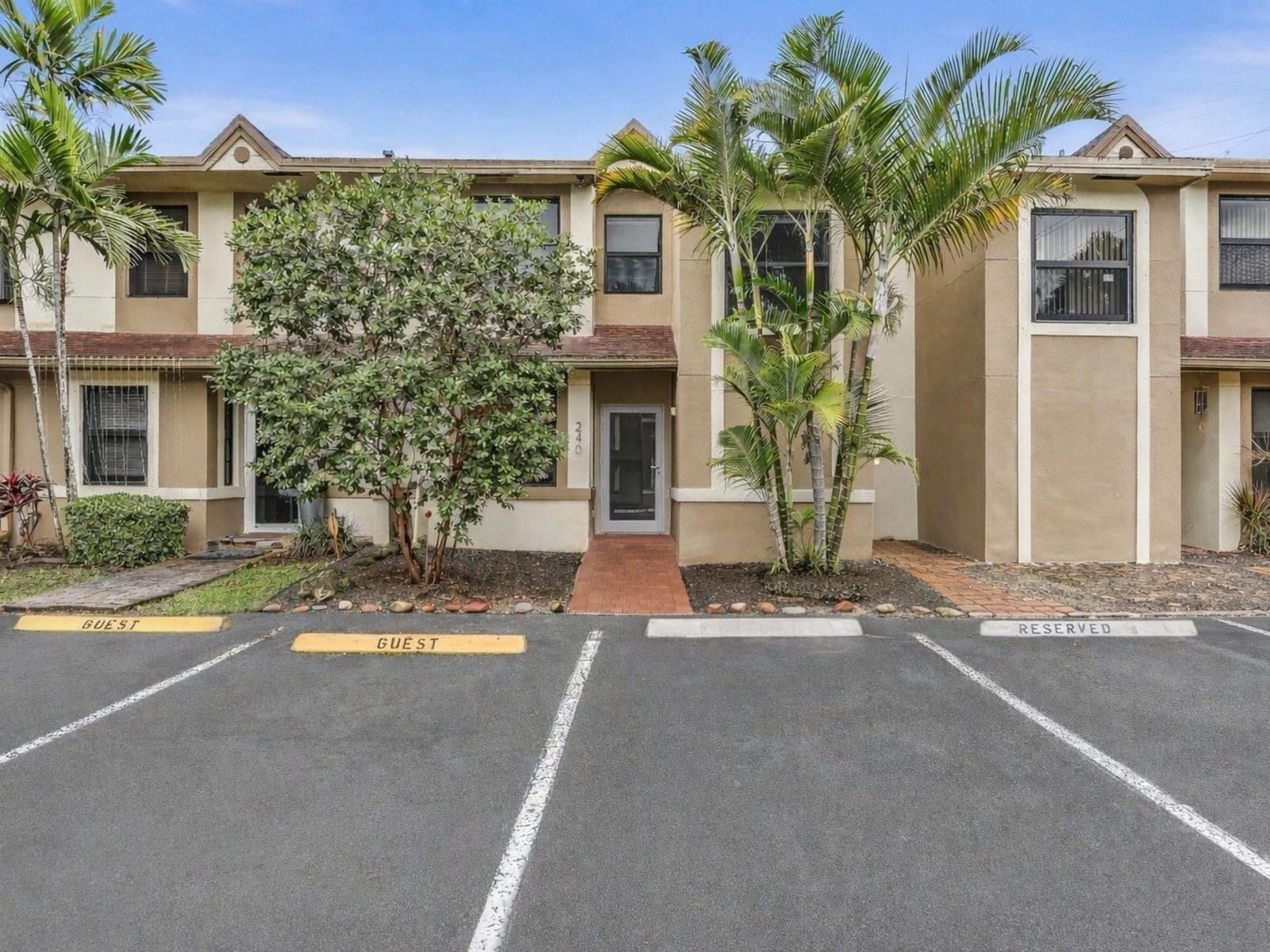 240 City View Drive 240, Fort Lauderdale, FL 33311