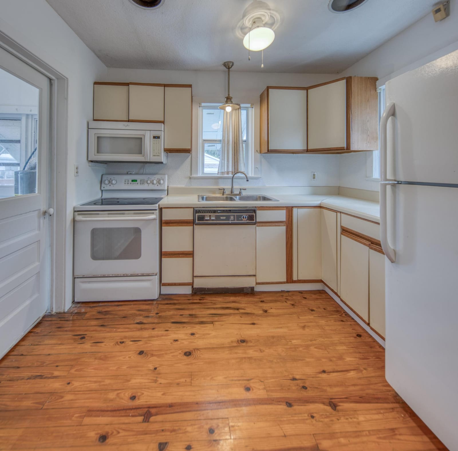 1126 N J Street — photo 4