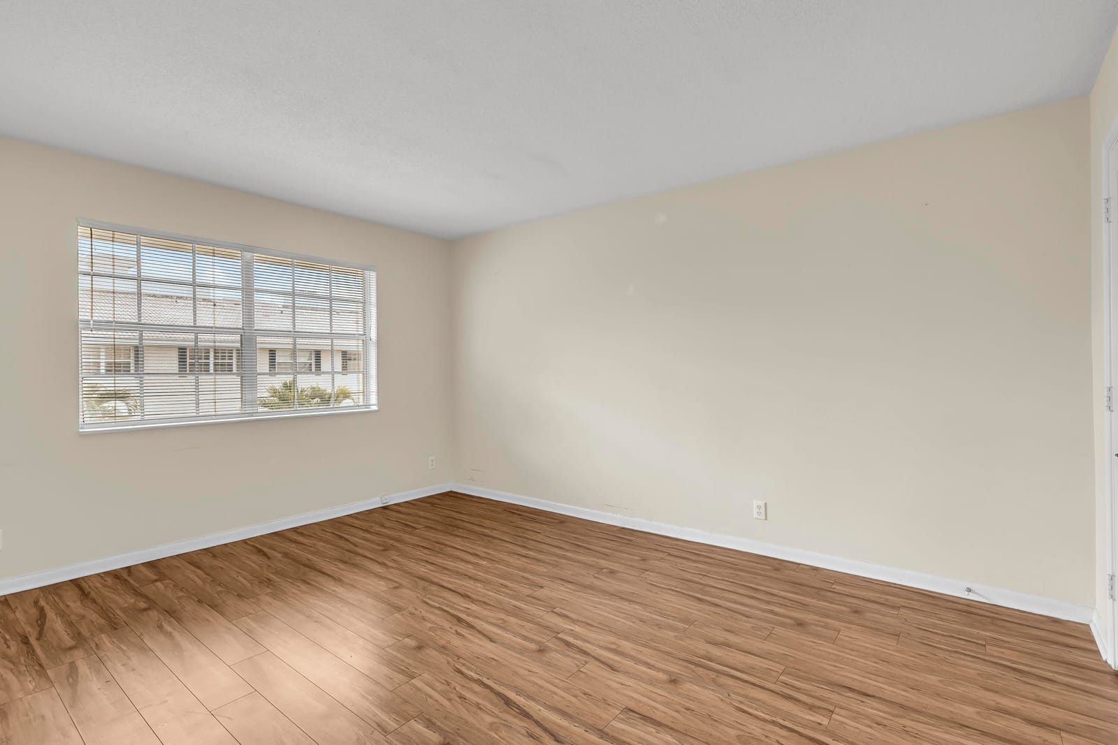 298 SW 6th Street 204 — photo 7