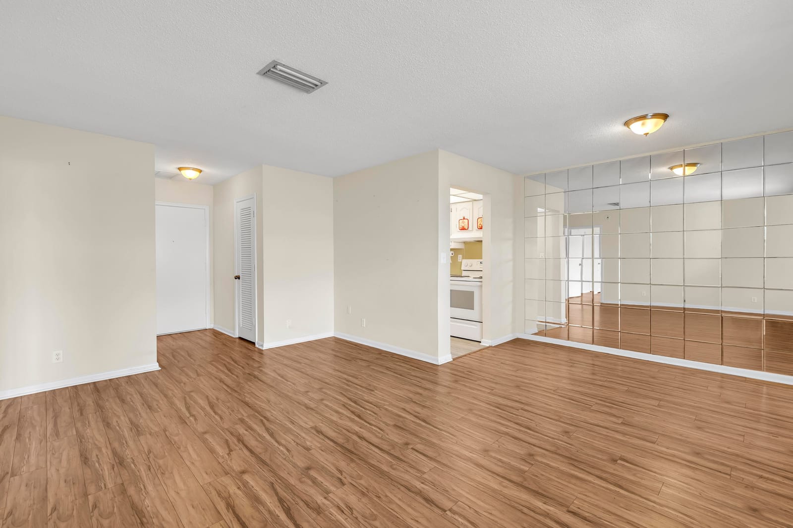 298 SW 6th Street 204 — photo 10