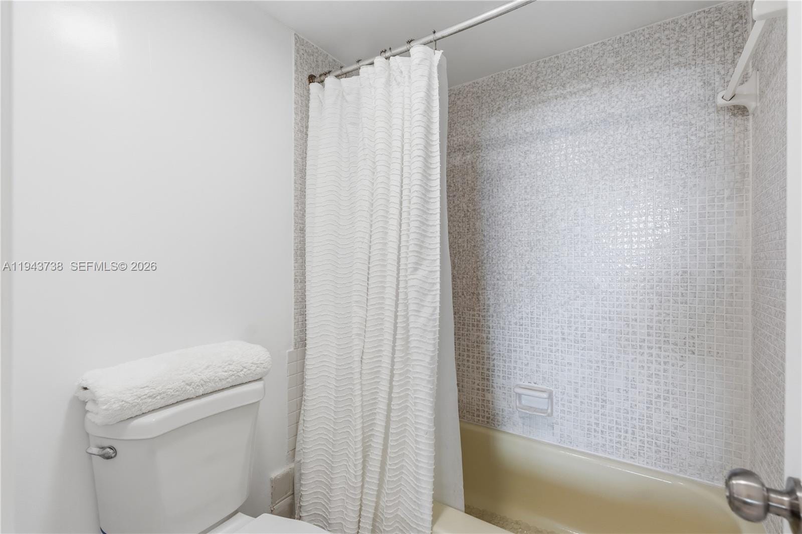 1351 NE Miami Gardens Drive 806E — photo 11