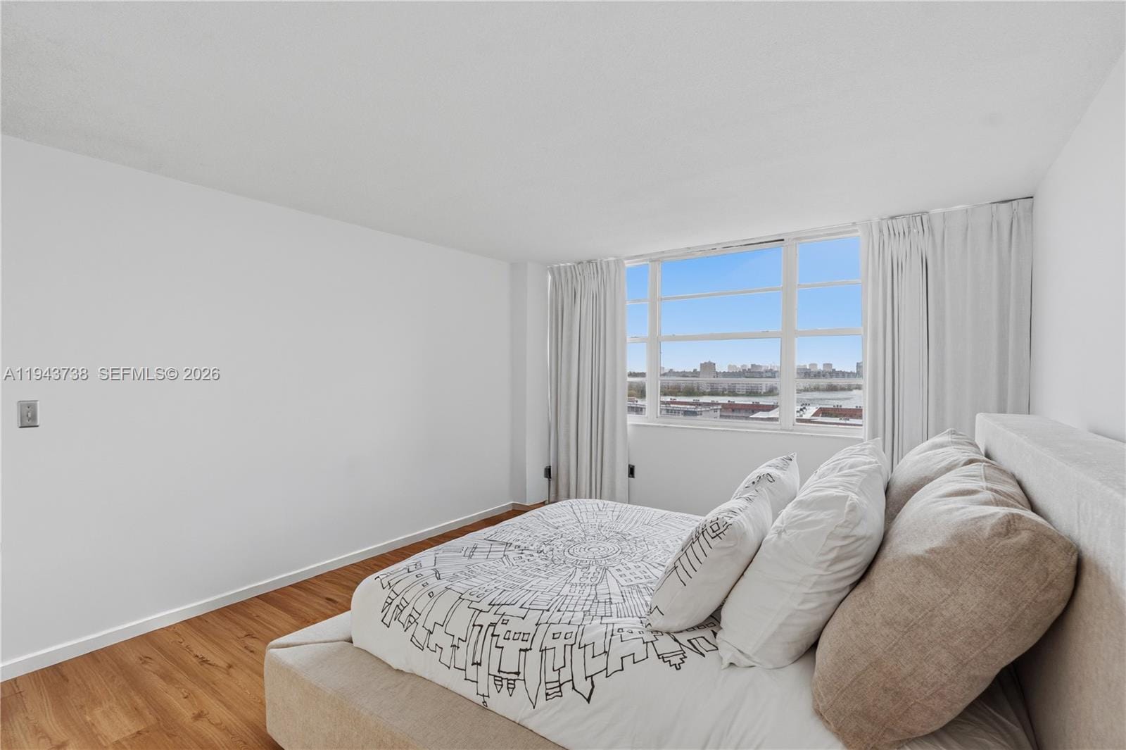 1351 NE Miami Gardens Drive 806E — photo 10