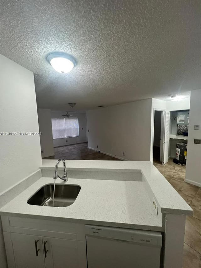 3460 N Pinewalk Drive N 315, Coral Key, Margate, FL