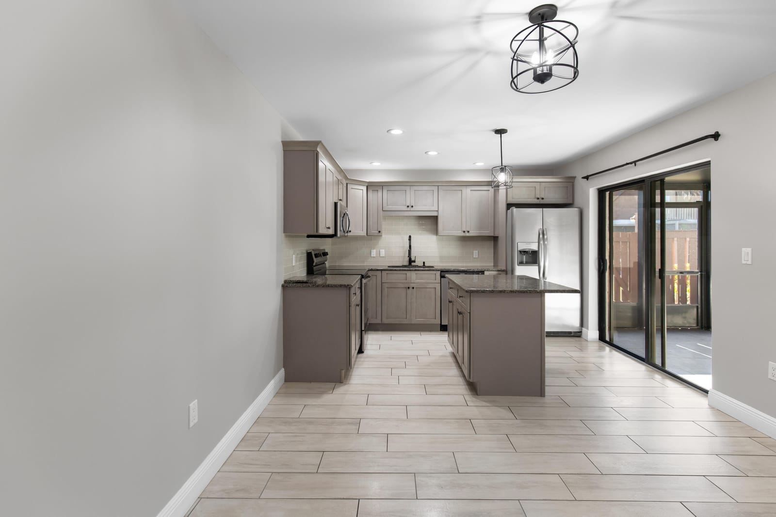 2302 SE Round Table Drive B — photo 11