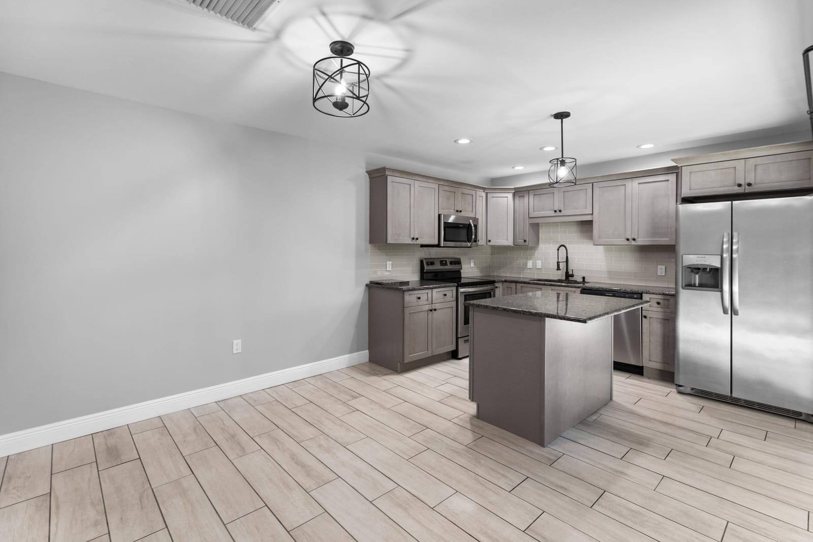 2302 SE Round Table Drive B — photo 12