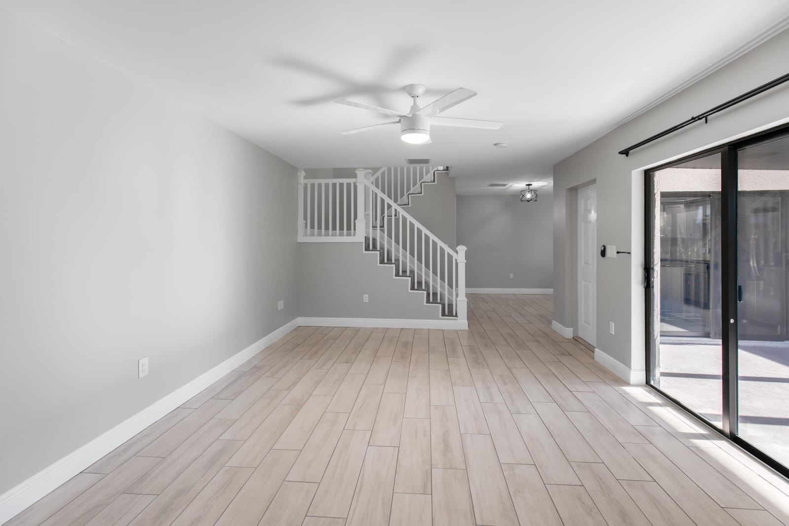 2302 SE Round Table Drive B — photo 8