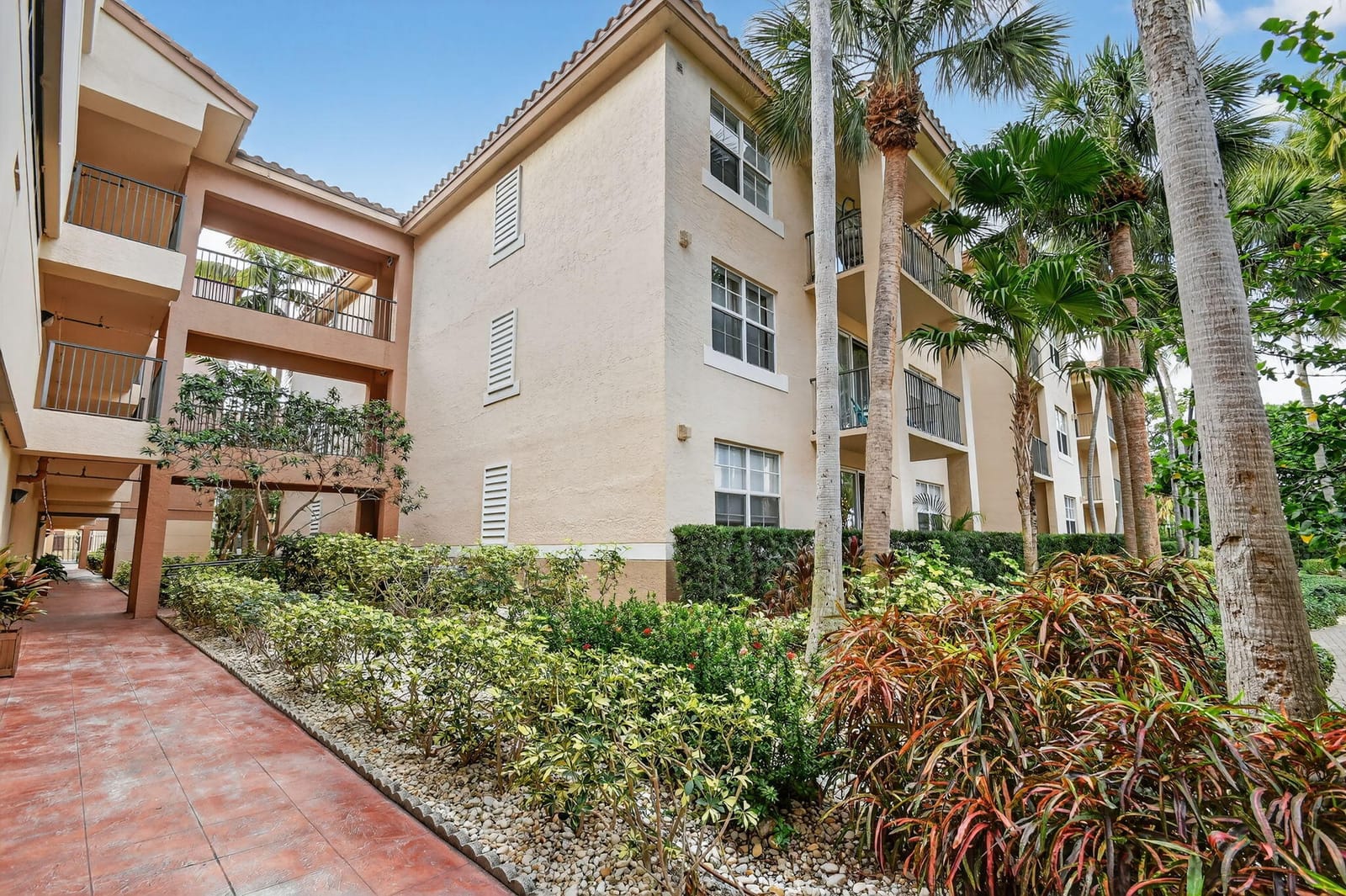 1805 N Flagler Drive 115 — photo 2