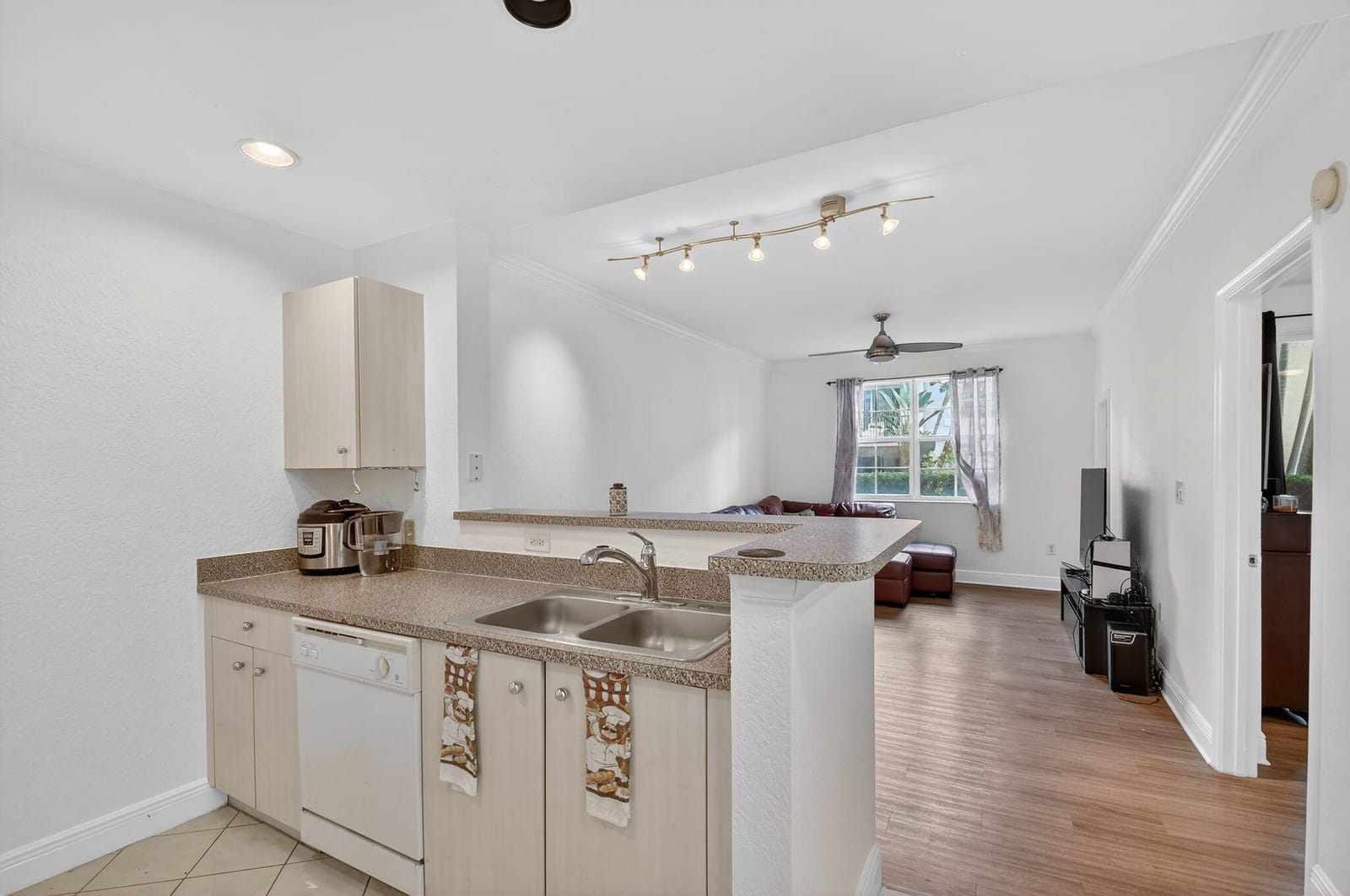 1805 N Flagler Drive 115 — photo 3