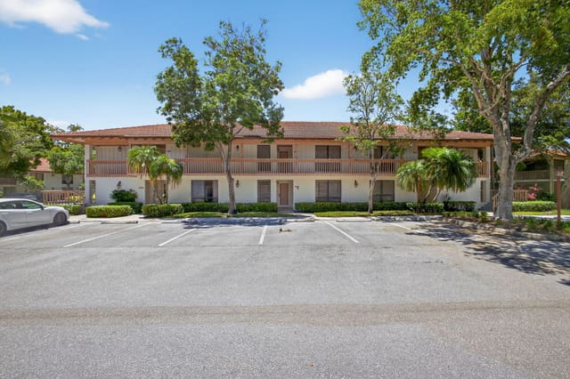 409 Brackenwood Lane S, Palm Beach Gardens, FL 33418